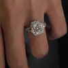 Impresionante anillo de diamantes vintage, diseño de nicho retro exquisito de lujo ligero con un toque de alta gama y artesanía intrincada