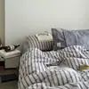 Ins Simples Listrado Espessado Veludo Leite Cama Conjunto de Quatro Peças Quente Coral Veludo Lençóis de Cama Capa de Colcha Roupa de Cama 4
