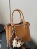 Bolso Cubo Portátil Retro de Nicho Transfronterizo para Mujer Nuevo Otoño e Invierno 2025 Bolso de Hombro Único Cruzado Bolso de Hombro Cruzado Informal de Moda para Viajar