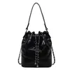 Bolsa Saco Fashionável Estilo Chanel para Mulheres, Versão Coreana, Bolsa Transversal Simples e Versátil, Bolsa Feminina Tendência de Nicho para o Verão 2025