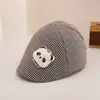 Boina Infantil Popular Transfronteiriça para Primavera e Outono com Decoração 3D de Panda Fofo, Boné Forward Xadrez para Meninos e Meninas