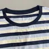 Camiseta de otoño nueva de manga larga a rayas beige y azul retro para mujer, cuello redondo, corte holgado, casual, versátil, top base adelgazante