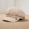 Sombrero octagonal simple de lunares estilo Hong Kong retro para mujer, sombrero de pintor versátil de moda para otoño e invierno con cinturón, gorra de béisbol casual