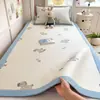 2026 Nuevo Modelo de Polietileno Jacquard Lindo Alfombrilla Fresca de Frijol para Dormitorio de Estudiante Alfombrilla Plana para Cama