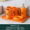 Juego de baño cerámico juego de lavado cinco piezas botella de loción de cerámica decoración de inodoro hotel hogar venta al por mayor transfronteriza