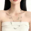 Colar de Pérolas Cinzas de Alta Qualidade com Camadas e Design Empilhável, Corrente de Suéter Versátil e Fashion, Acessório Popular para Roupas de Outono e Inverno