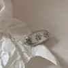 Accesorios únicos para el cabello para uso diario: Pinzas para el cabello de cuero plateado, pinzas para el cabello florales, versátiles y de alta gama, pasadores para flequillo estilo dulce y fresco