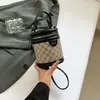 Bolso Mujer 2024 Nuevo Bolso de Mujer Bolso Cubo Bolso Cruzado Bolso Otoño e Invierno Estilo Occidental de Gama Alta Bolso Pequeño Portátil