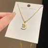 Colar Pingente Estrela e Lua Estilo Coreano Novo, Corrente de Clavícula Fresca e Doce de Luxo Leve Nicho para Mulheres, Acessório Versátil e Exquisito