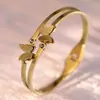 Pulseira de Aço Titânio Trevo de Quatro Folhas para Mulheres, Aço Inoxidável, Cor Dourada, Algarismos Romanos, Luxo Leve Europeu e Americano, Não Desbota, Atacado Fabricante Original