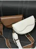 Bolso Saco Versátil de Alta Gama para Mujer Primavera/Verano 2026 Nuevo Bolso Cruzado de Moda para el Trabajo con un Toque Vintage y un Toque de Alta Gama