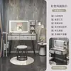 Penteadeira estilo italiano para quarto, moderna e simples, novo modelo 2026, pequena mesa de maquiagem de luxo discreto, escrivaninha para quarto principal com espelho integrado