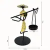 Candelabro de Hierro Vintage Adorno Pequeño Creativo para el Hogar Estilo Europeo Romántico Portavelas Accesorio de Sombrero de Paja Pastoral Decoración de Mesa