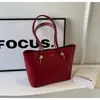 Bolsa Tote para Mulheres 2026 Verão Nova Tendência Versátil para o Dia a Dia Bolsa de Ombro Grande Moda Bolsa Tote de Grande Capacidade para Usar sob o Braço
