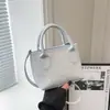Bolsos Pequeños de Estilo Occidental de Alta Gama Transfronterizos 2025 Nuevos Bolsos para Mujer Otoño Versátil Moda Bolso Cruzado Bolso de Cubo Portátil