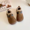 Sapatos Birkenstock Femininos 2026 Novo Outono/Inverno Solado Macio Antiderrapante Sapatos de Couro com Plus Veludo Sapatos de Princesa para Meninas Pequenas Sapatos de Algodão para Bebê