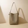 Bolso Cubo Estilo Nuevo 2026 para Mujer, Bolso Tote Simple de Piel de Vaca de Primera Capa, Gran Capacidad, Bolso de Hombro Versátil para Viajes de Negocios con Tablet