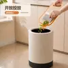 Cubo de basura con veta de madera, apto para uso doméstico en salas de estar y dormitorios, sin tapa, forma cilíndrica, con ruedas para facilitar el movimiento, gran capacidad y se puede usar como papelera de cocina.