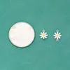 Colgante Pequeño de Margarita de 8 mm Plata S925 Plata Lisa Pegamento Plateado Girasol Colgante Pequeño Cuerda Hecha a Mano para Manualidades Accesorios de Plata con Cuentas