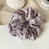 Scrunchie fofo de bolinhas estilo coreano e japonês, moderno e simples, versátil para o uso diário, adequado para rabos de cavalo e coques.