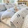 Novo Conjunto de Quatro Peças de Cama de Veludo Leite Desenho Animado 2025 Outono e Inverno Espessado Lençóis e Fronhas de Veludo Coral Roupa de Cama com Forro de Lã