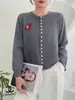 Novo Cardigan de Tricô Estilo Coreano para Outono com Bordado de Cavalinho para Mulheres Gola Redonda Botão de Pérola Macio e Suave Peça Externa Suéter para o Trabalho
