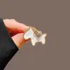 Bolsa da Sorte Fofa Broche de Concha Natural Pônei para Mulheres, Alfinete de Luxo de Nicho, Acessório de Broche para Terno Suéter