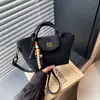 Bolso de Mano, Bolso Tote Pequeño, Bolso Retro de Color Café de Alta Gama para Viajar, Nuevo Bolso Cruzado de Hombro Único con Diseño de Nicho para Mujer