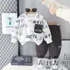 Conjunto de otoño para niños transfronterizo 2026 nuevo elegante sudadera con bolsillo de letras para bebé y niño pequeño conjunto de dos piezas para primavera y otoño