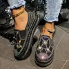 Mocassins Planos com Strass de Tamanho Grande para Travessia de Fronteira para Mulheres 2025 Verão Novo Estilo Coreano Slip-On Sapatos Preguiçosos de Solado Grosso em Estoque