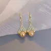 Brincos Populares de Pérola Champagne com Toque de Luxo, Estilo Levemente Luxuoso, Ganchos de Orelha Cravejados com Diamantes, Acessórios Versáteis Vintage, Brincos de Tarraxa para Mulheres