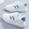 Sapatos Brancos de Solado Grosso Mais Vendidos Femininos 2026 Verão Novos Sapatos Femininos Primavera Versáteis Tênis de Skate Estudante Sapatos Casuais Esportivos
