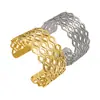 Pulsera Hueca con Forma de Flor Dorada de Acero de Titanio Estilo Europeo y Americano para Mujer, Joyería de Moda y Única Estilo Abierto Ancho, Nuevo Modelo Transfronterizo