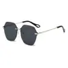 TikTok Gafas de Sol sin Marco Explosivas para Mujer Sentido de Alta Gama Moda Degradado Celebridad Cibernética Lisas Combinan con Todo Gafas de Sol de Lujo Ligero