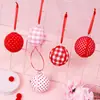 Colgante de Corazón para el Día de San Valentín 6cm7cm Forma de Corazón Cuadros Rojos y Blancos Bola de Espuma Decoración de Propuesta de Matrimonio Bola de Tela Colgante