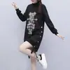 Vestido midi de talla grande, corte holgado y adelgazante con adornos de pedrería, perfecto para otoño e invierno, diseñado para cubrir la zona del abdomen