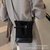 Bolso Pequeño Retro de Ante para Otoño e Invierno para Mujer 2026 Nuevo Bolso Cruzado Casual Versátil Bolso de Hombro Tipo Cubo de Moda