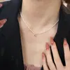 Collar de diamantes brillantes estilo coreano para mujer, diseño de lujo ligero, temperamento retro de alta gama, cadena para clavícula de suéter versátil