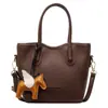 Bolsos Retro de Moda para Mujer 2025 Nuevo Invierno Versátil Bolso de Mano para el Trabajo Simple Popular Bolso Cruzado Moderno