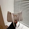 Bolsa Pequena Quadrada de Mão com Laço Texturizado da Moda para Mulheres 2025 Primavera e Verão Nova Bolsa de Ombro Commuter Tecida Bolsa de Axila