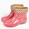 Botas de chuva botas de chuva curtas moda antiderrapante impermeável sapatos botas de água Feminino cozinha adulto Coreia do Sul sapatos de borracha fofo galochas verão