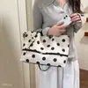Bolso tote nuevo y elegante de un solo hombro de gran capacidad para jóvenes 2026 para verano, versátil diseño coreano de lunares para mujer