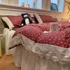 Conjunto de Roupa de Cama Pequeno Floral de Quatro Peças Estilo Francês de Luxo com Renda Vintage, Acabamento em Renda Vazada, Lençol de Chiffon Amassado, Capa de Edredom e Saia de Cama