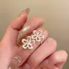 Anillo de Flor Hueca de Diseñador Único para Mujer, Moderno y Elegante, Anillo Abierto Versátil de Moda para el Dedo Índice