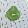 Pendente de Buda Maitreya em Ágata Calcedônia Tipo Gelo com Gradiente Verde-Óleo, Padrão de Folha Meio-Montanha Meio-Água, Fivela de Paz, Pingente de Jade