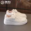 Sapatos infantis Huili, tênis brancos para meninas, nova coleção outono 2026, cabedal em couro, sapatos esportivos infantis, sapatos para campus de estudante para meninas, B
