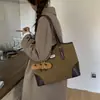 Bolso de Hombro de Color Sólido Popular de Diseño de Nicho para Mujer 2025 Otoño e Invierno Nueva Tendencia de Moda Bolso Tote de Hombro para el Trabajo