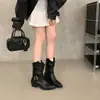 V2026 Tamanho Grande Salto Grosso Pregueado Fivela Retrô Bico Fino Botas de Cano Curto Primavera e Outono Moda Feminina Botas Novo Estilo Abertura da Bota