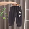 Nueva colección de otoño de pantalones para niño: Pantalones largos de color liso, versátiles, con temática de dibujos animados, cintura elástica, estilo casual, adecuados para primavera, disponibles para dropshipping