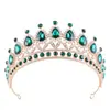 Diadema de Novia Estilo Barroco Corona de Cristal Verde Lujoso y Pedrería para Bodas Fiestas y Eventos Especiales Color Dorado y Verde para un Look Elegante y Real